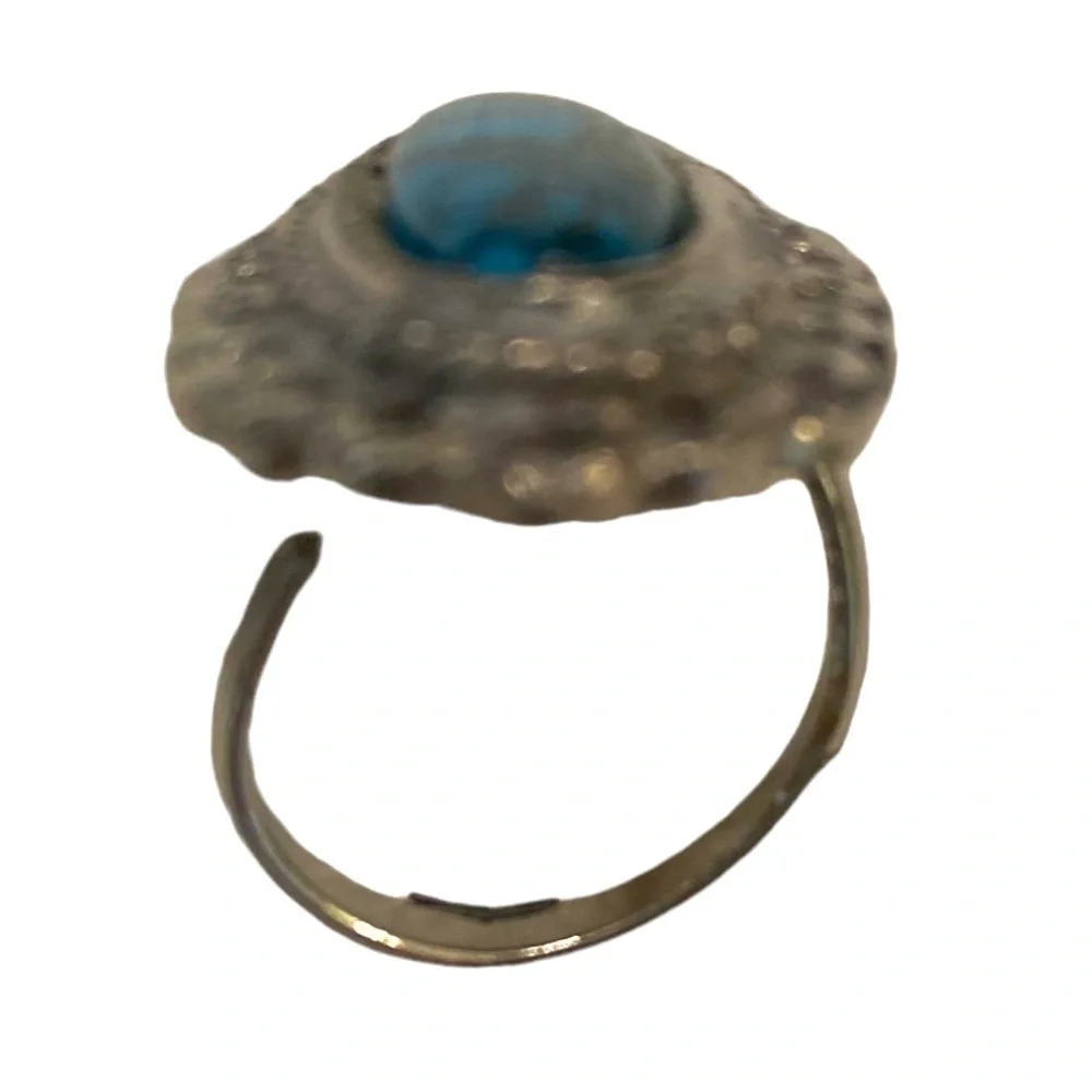 Oval faux turquoise silver tone circular & rope surround adjustable ring